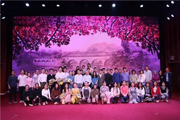 望道剧社《花桥荣记》南宁演出